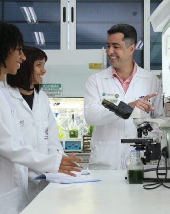 Laboratórios de ciências e de educação digital