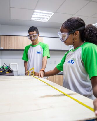 Educação tecnológica com cultura maker e projetos Steam